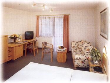Hotel Gasthof Hirsch ألفدورب الغرفة الصورة